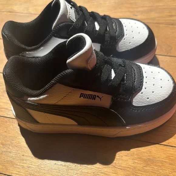 Toddlers Puma Black and White Sneakers with Cushioned Sole and Mesh Design - Picture 5 of 11